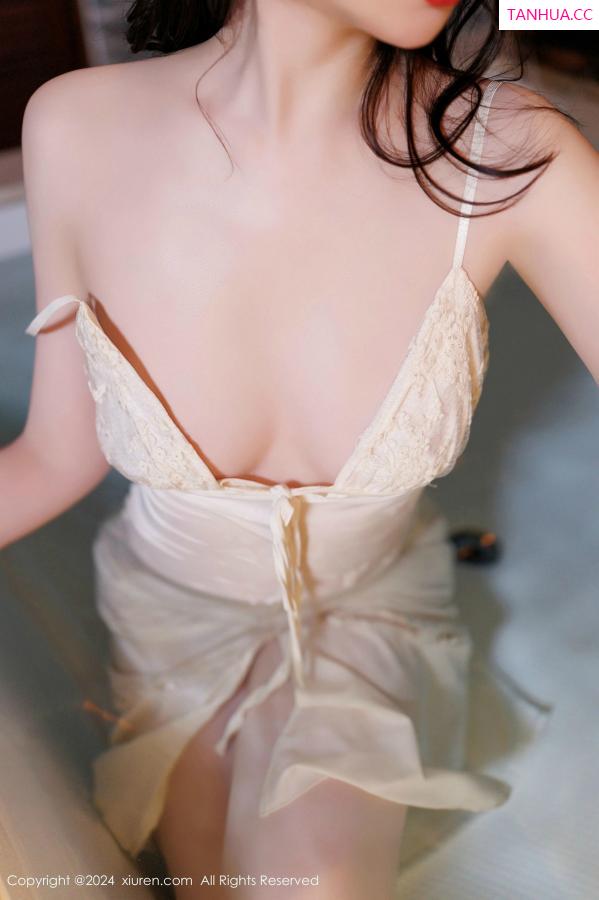 梦心玥  [XiuRen]高清写真图 2024.12.23 No.9643 梦心玥 美腿性感第34张图片